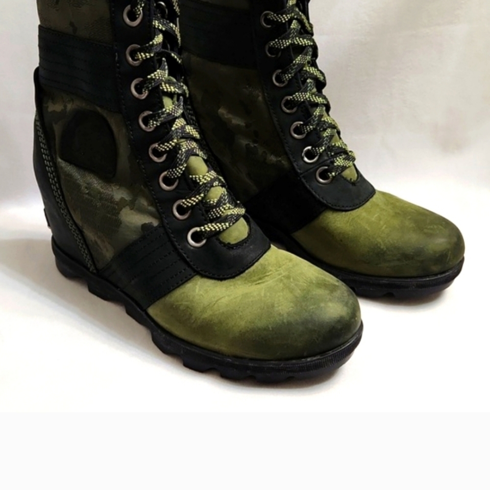 Sorel Lexi Wedge Hiker Camouflage Lace-up Boots booties (w size 8.5)